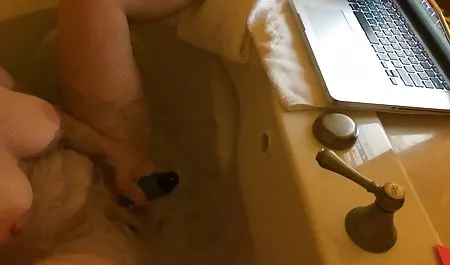 સફેદ ડિક Fucks કાળો ભોસ ચુત ભારતીય બ્યૂટી porn માં એક ત્યજી ગેરેજ