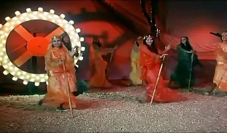 પ્લસ - તે એક વિચિત્ર ખ્યાલ કે રીતભાત - જે હું જણાવ્યું જુઓ પોર્ન સાથે અનુવાદ હતું કે ખૂબ જૂના રમકડાં સાથે રમવા માટે