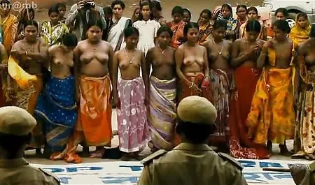 એક ભારતીય બચ્ચાઓ porn જાહેર સેવક છે, એક સોનેરી લગ્ન છેતરપિંડી માટે રોકડ